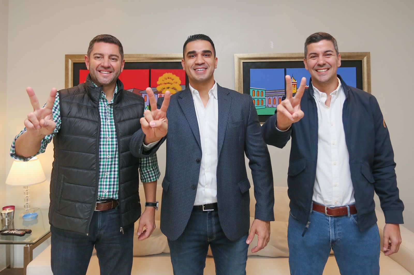 El concejal Luis Fernando Bernal, junto a Santiago Peña y Pedro Alliana. Foto: Twitter