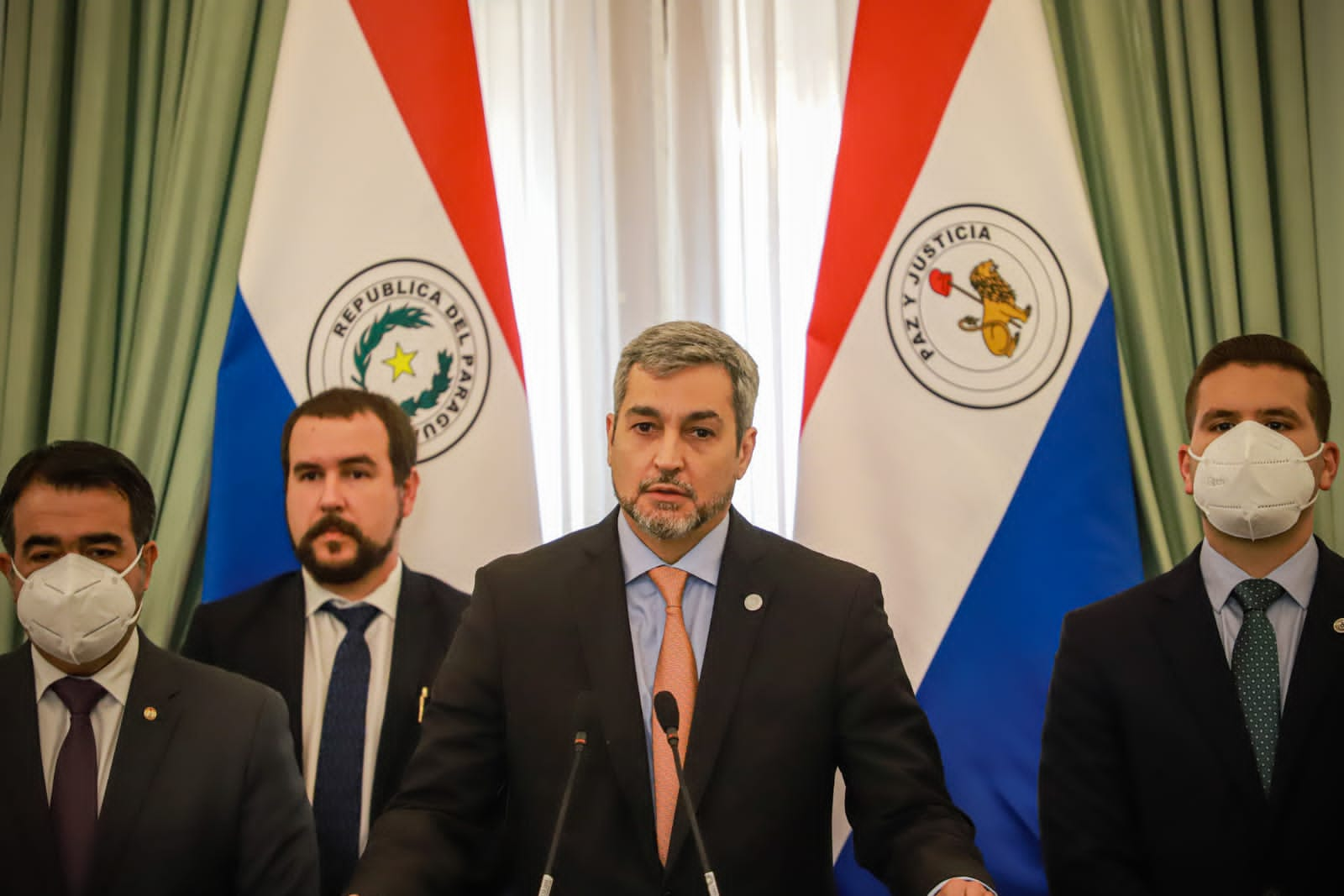 El presidente de la República, Mario Abdo Benítez, se reunió con el Equipo Económico y luego brindó una conferencia de prensa. Foto: Presidencia