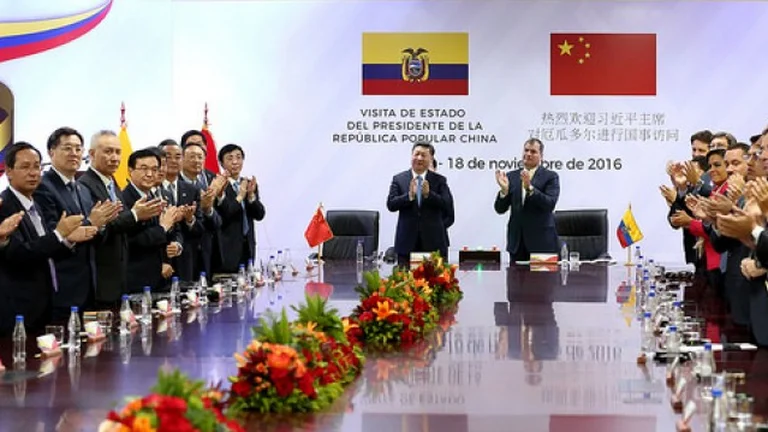 Presidentes de Ecuador y China participaron vía satélite, de la inauguración de Coca Codo Sinclair en el 2016. Foto: Infobae