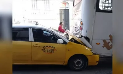 La reacción aparentemente se dio tras un choque de los vehículos involucrados. Foto: Captura -video NPY.