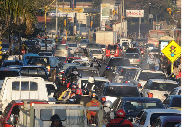 El director de la PMT de Asunción dio detalles del nuevo reglamento de tránsito en Asunción, que prevé el uso de tecnología para mejorar la seguridad vial. Foto: Megacadena.