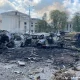 Vehículos destruidos tras el ataque de Rusia en Vinnytsia. Foto: Infobae