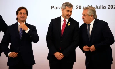 Los presidentes Luis Lacalle Pou (Uruguay), Mario Abdo Benítez (Paraguay) y Alberto Fernández (Argentina), en la Cumbre del Mercosur. Foto: AP