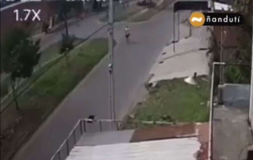 Momento del accidente del canillita. Captura de video