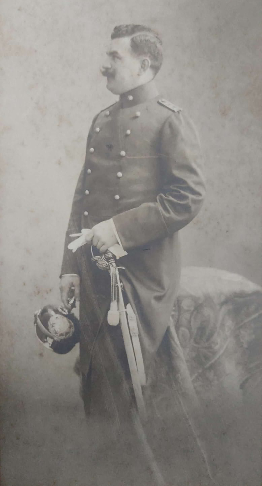 El Coronel Adolfo Chirife, como ministro de Guerra y Marina