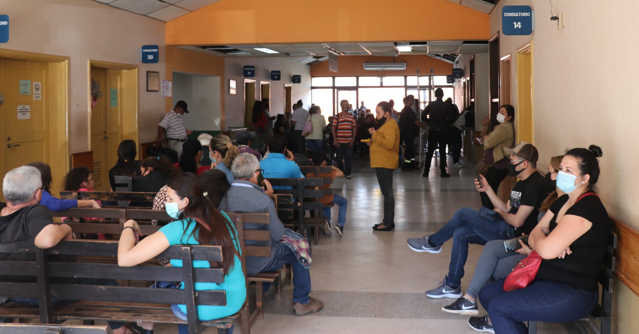 Pacientes abarrotan los hospitales públicos. Foto: Gentileza