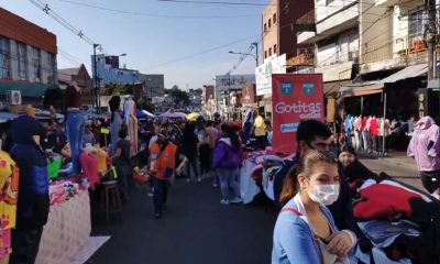 Desde tempranas horas se registra una gran afluencia de gente en la feria del mercado 4. Foto: Gentileza