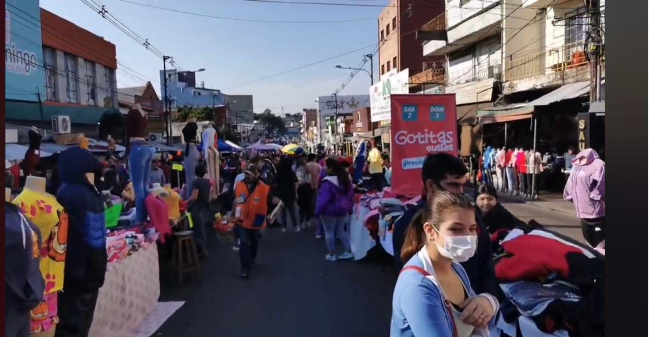 Desde tempranas horas se registra una gran afluencia de gente en la feria del mercado 4. Foto: Gentileza