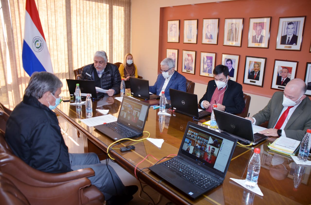 De manera virtual se realizó la reunión de la mesa directiva del Senado con ministros del Gobierno. Foto: Senado.