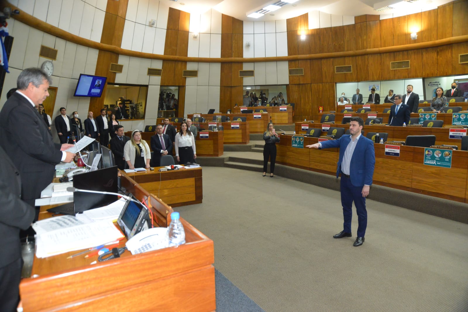 A pesar del intento de los diputados cartistas de frenar el juramento del suplente, Renato Ibarrola asumió una banca en Diputados. Gentileza