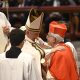 El papa Francisco conversa con el cardenal paraguayo, Adalberto Martínez.Foto: @PresidenciaPy