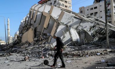 Funcionarios israelíes dijeron que el ejército destruyó al menos tres edificios de gran altura que albergan las oficinas de grupos militantes o sus líderes. Foto: Reuters