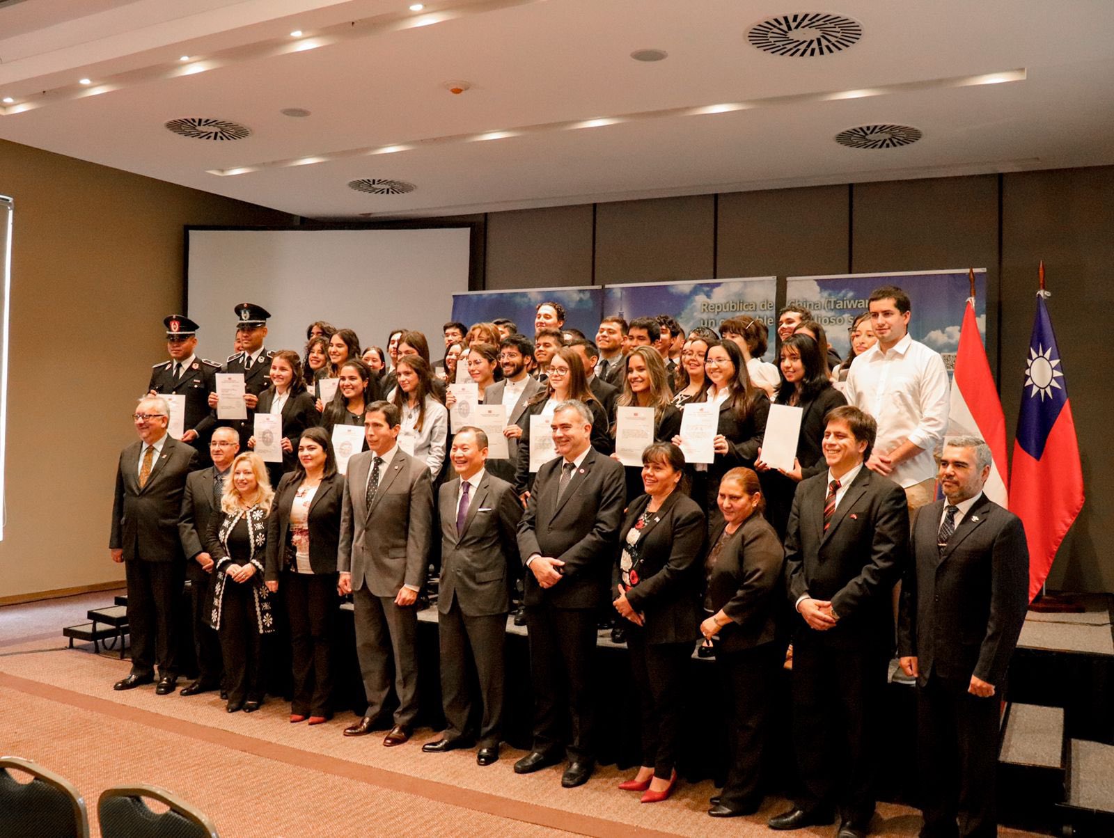 La Embajada de la República de China (Taiwán) realizó este miércoles un acto protocolar en el cual entregó 55 becas para estudiantes paraguayos. Foto: @TW_Paraguay