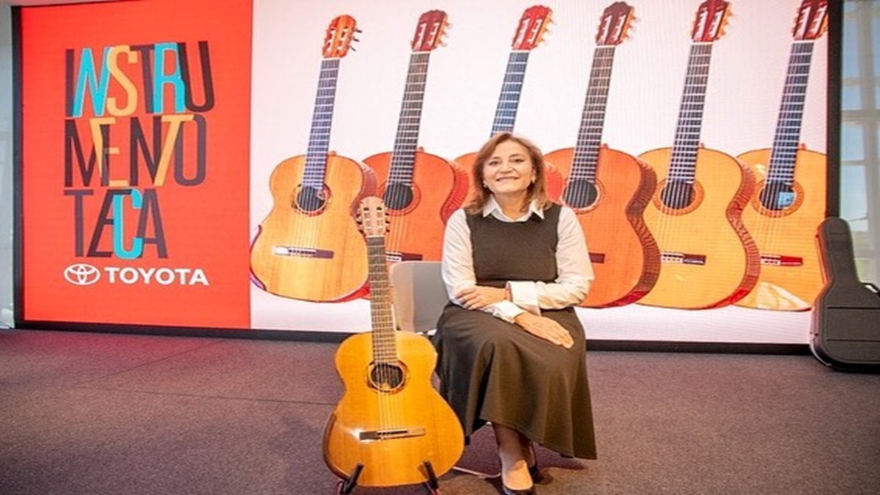 La guitarrista Berta Rojas, en el lanzamiento de Instrumentoteca. Cortesía