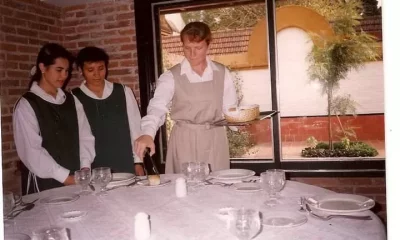 Clases prácticas en la llamada "escuela de mucamas" del Opus en los años 2000. Foto: BBC Mundo.