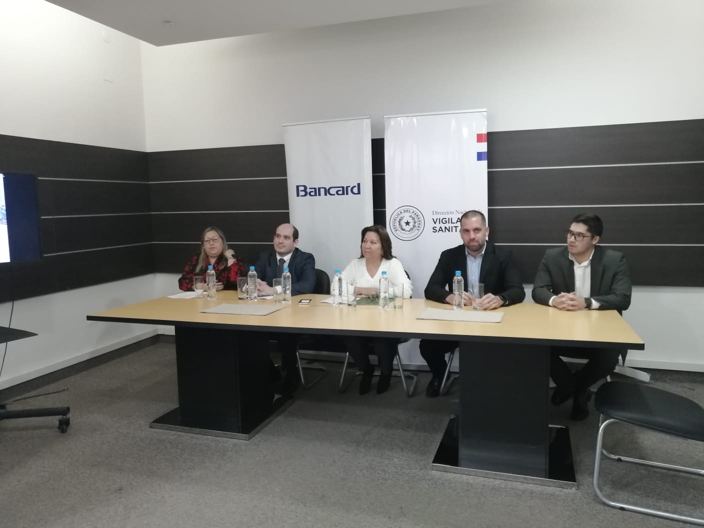 Conferencia de prensa entre representantes de Dinavisa y Bancard. Gentileza