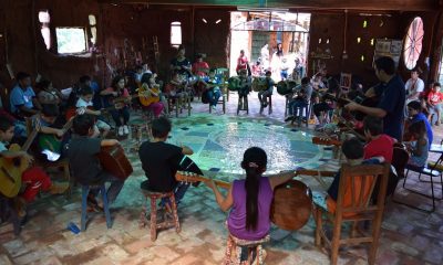 Muchos niños y niñas han tomado un instrumento musical por primera vez en El Cántaro. Cortesía