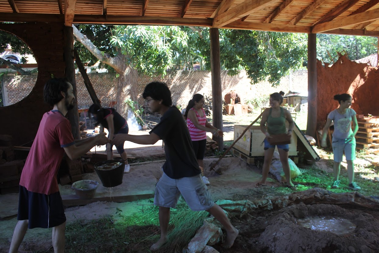 Proceso de la bioconstrucción de la Escuela. Cortesía