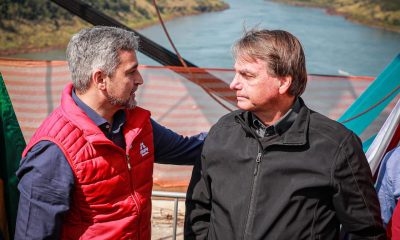 Jair Bolsonaro y Mario Abdo Benítez, verificando las obras. Foto: Presidencia