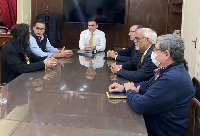 La reunión se realizó en la jornada de ayer en la sede de la cartera ministerial. Foto: MUVH