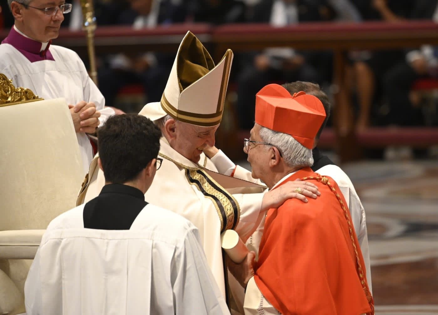 Durante la ceremonia religiosa, donde Adalberto Martínez fue designado cardenal. (Foto Presidencia)