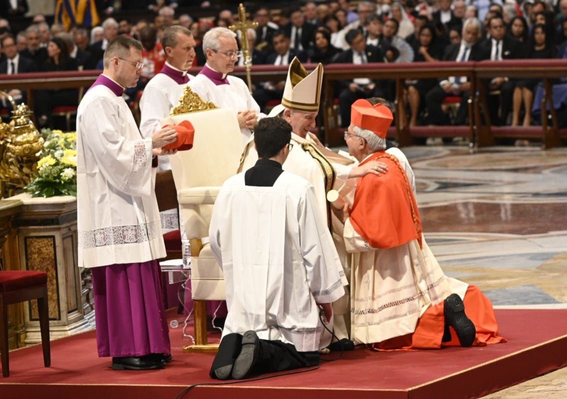 Durante la ceremonia religiosa, donde Adalberto Martínez fue designado cardenal. (Foto Presidencia)