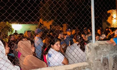 Personas salieron espontáneamente cuando se enteraron de la arremetida policial. Foto: Infobae