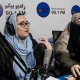 Saba Chaman, coordinadora de la radio, y Assira, asesora religiosa, durante un programa sobre misoginia en radio Begum, Kabul. Foto: El País