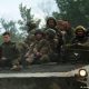 Soldados ucranianos viajan encima de un vehículo blindado en Lugansk. Foto: DW