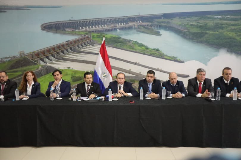 Miembros del Directorio Ejecutivo y del Consejo de Administración de Itaipú Binacional. Foto: Gentileza.