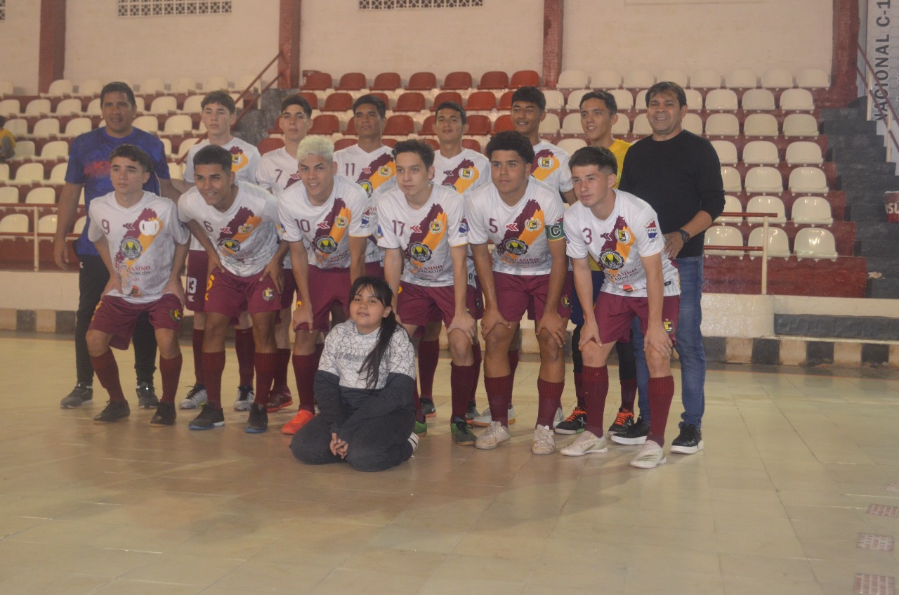 Plantel de Simón Bolívar que definirá el cetro este miércoles ante su similar de Artemios FC. FOTO OSCAR VILLALBA.