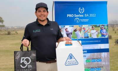 El rentado paraguayo posa tras imponerse en el siempre competitivo golf argentino. GENTILEZA.