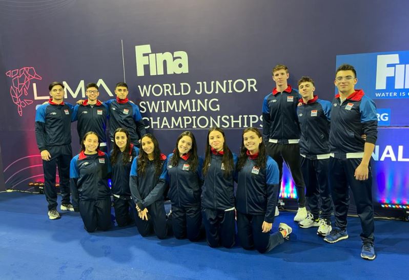 Comitiva nacional de natación que ya se encuentra en suelo peruano posando en la misma sede del mundial. Gentileza