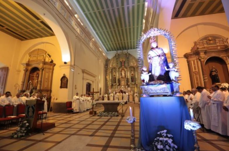En la Catedral Metropolitana se realizó la misa en el día de la Virgen de Nuestra Señora de la Asunción. Foto: IP