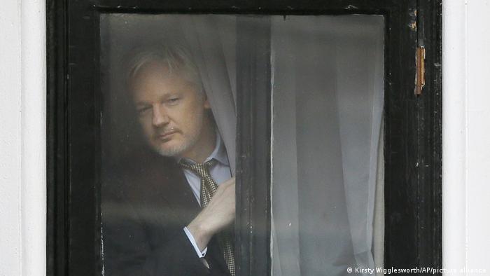 Julian Assange durante su asilo en la Embajada de Ecuador en Londres. Foto: Archivo
