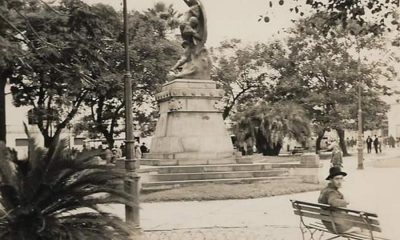 Monumento "La razón vence a la fuerza" en la Plaza de la Libertad, Asunción, circa 1940. Archivo Eder Acosta