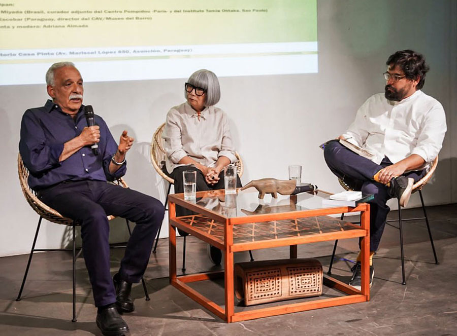 Ticio Escobar, Adriana Almada y Paulo Miyada. Fotografía IPA