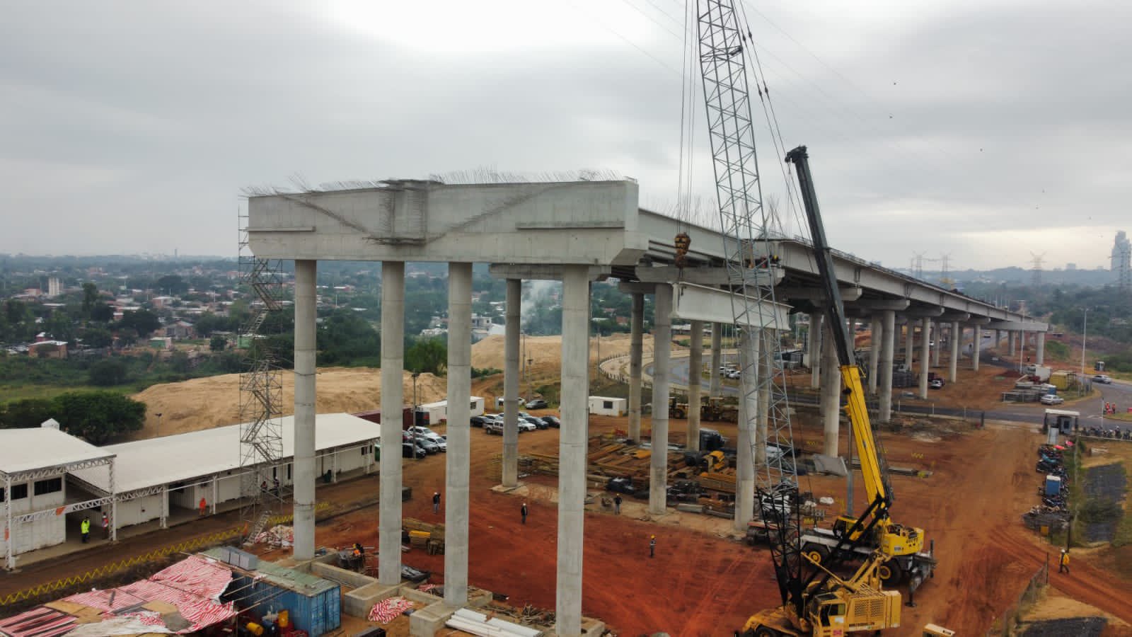 Avanzan obras del Puente Héroes del Chaco. Foto: MOPC