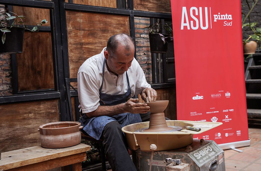 Muestra de cerámica en Pinta Sud Asu. Fotografía IPA