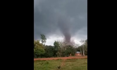 Tornado registrado ayer en Caaguazú dejó varias casas afectadas. Captura de video