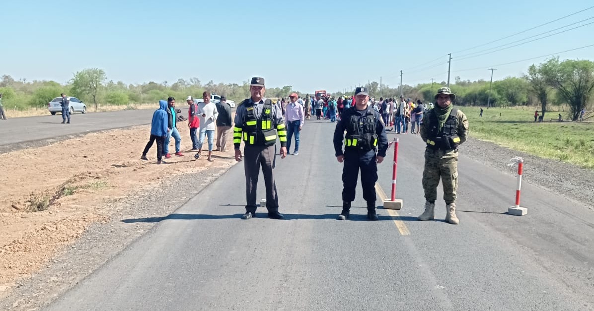 Cierre de camioneros que reclaman la reducción del combustible. Foto: Gentileza