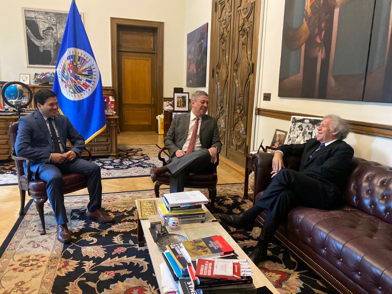 Bestard se reunió con observadores electorales de organismos internacionales. Foto: TSJE