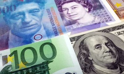 Billetes del dólar, libra esterlina, euro y franco suizo. Foto: Infobae.