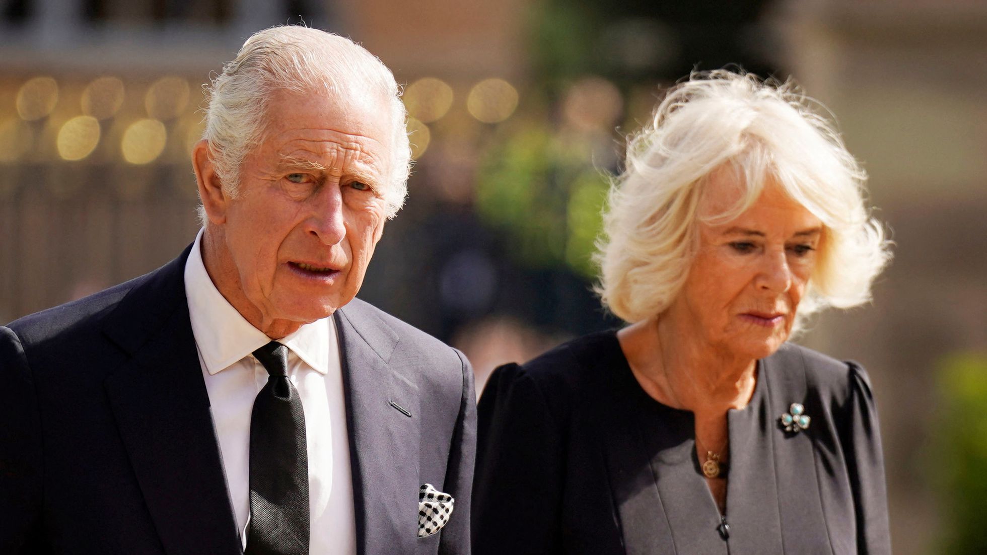 Carlos III y la reina consorte, Camila, llegaban el martes al castillo de Hillsborough, en Belfast. Foto: El País.