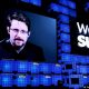 Edward Snowden, presidente de la Fundación para la Libertad de Prensa, habla desde Muscú durante la Web Summit, una conferencia tecnológica en Lisboa en 2019. Foto: DW