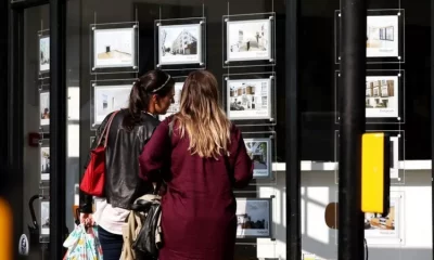 El martes, el Banco de Inglaterra señaló que se estaba preparado para aumentar las tasas de interés en respuesta a la caída del valor de la libra. Foto: BBC Mundo