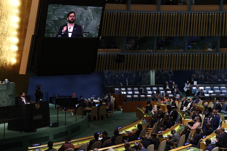 El pleno de las Naciones Unidas en medio del discurso de Gabriel Boric. Foto: Infobae