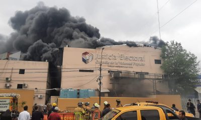 Sede del TSJE bajo llamas. Foto: Gentileza