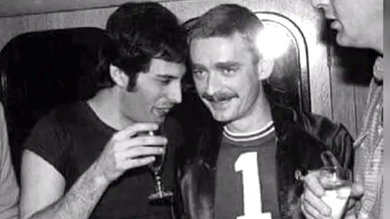 Freddie Mercury y Paul Prenter. Foto: Infobae.