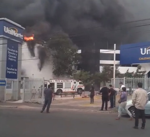 El incendio habría comenzado en el depósito del TSJE. Foto: Gentileza.